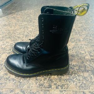 1490 Dr. Martens